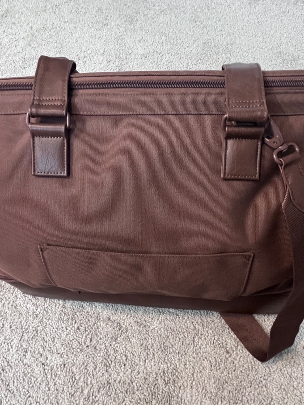 BEIS Weekender Bag in Maple